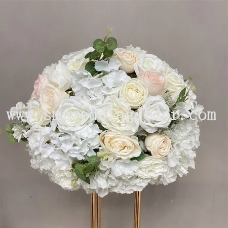 ピンクと白の花のテーブル アレンジメント