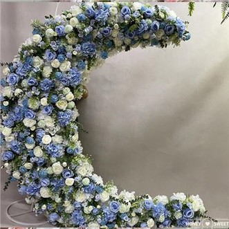 結婚式の祭壇のフラワーアレンジメント