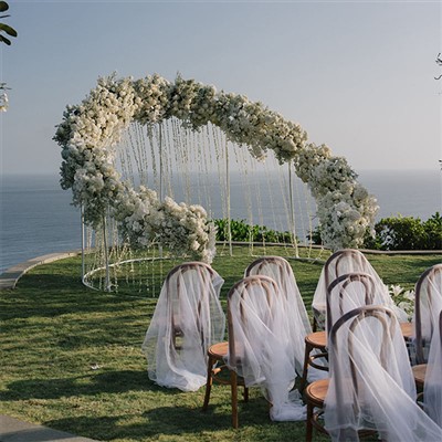 背景の結婚式のステージ装飾